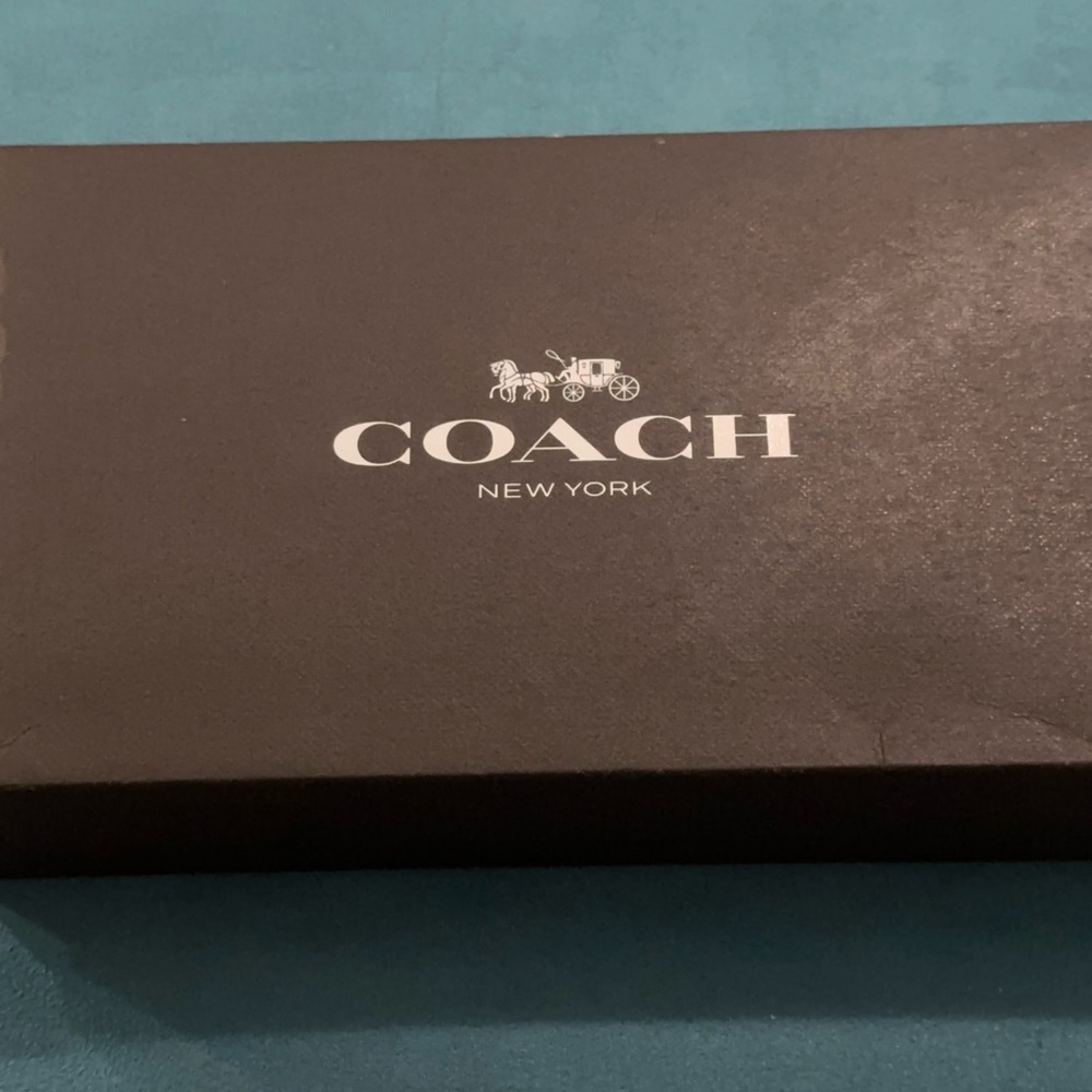 Coach New York black wallet with Gift Box. Iconic coach logo. - Picture 3 of 10